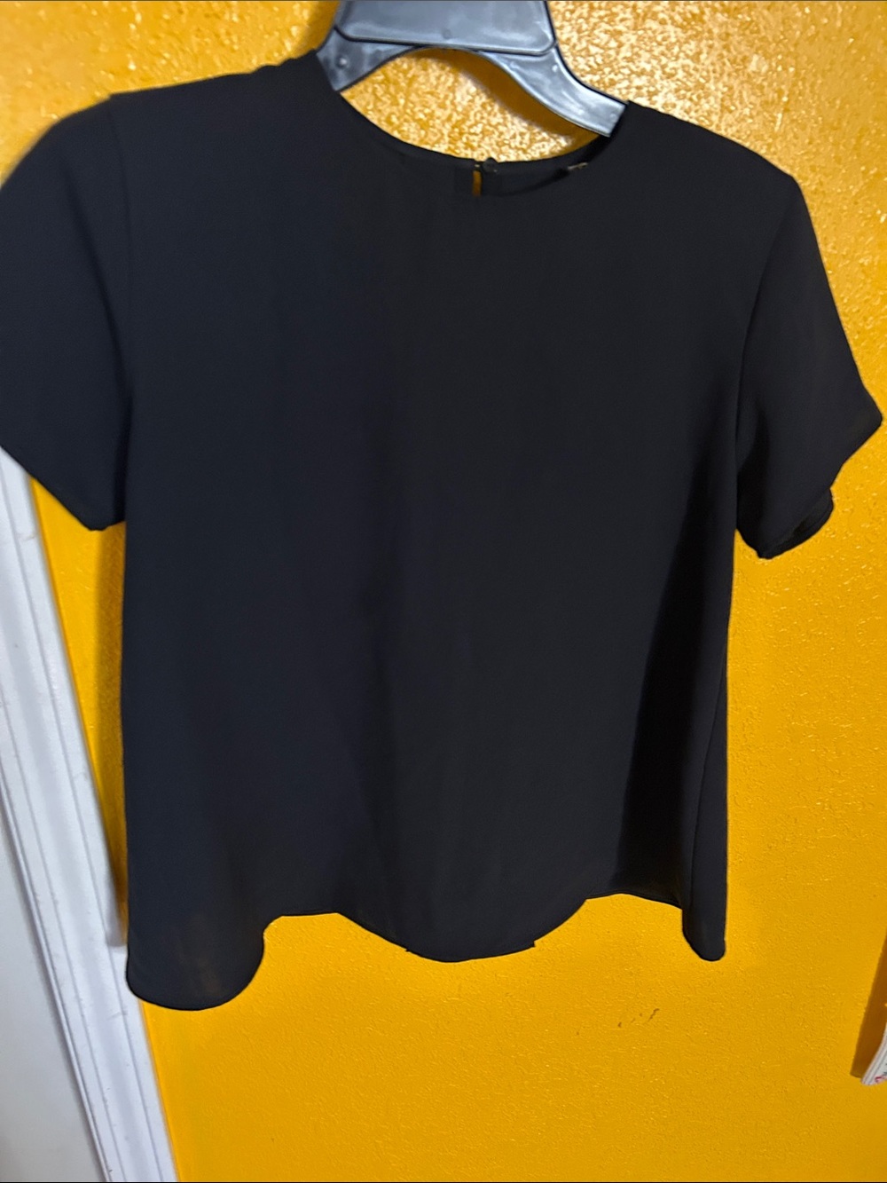 Uniqlo Black Short Sleeve Women's Tee